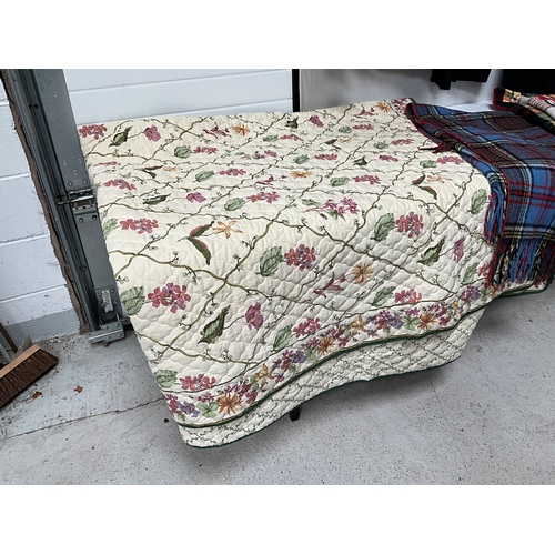 431 - BOX WITH QUILT AND TARTAN BLANKETS