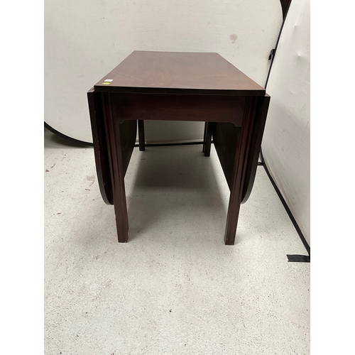 436 - GEORGIAN MAHOGANY DROP LEAF GATELEG DINING TABLE EXT 68