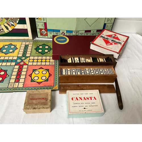 441 - BOX OF VINTAGE GAMES TO INCLUDE MONOPOLY DOMINOES(9'S) SCRABBLE ETC