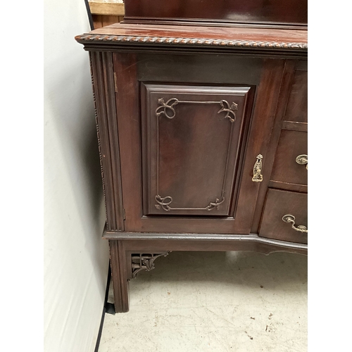 444 - VINTAGE MAHOGANY BOW FRONT SIDEBOARD WITH 3 CENTRAL DRAWERS FLANKED BY 2 DOORS AND PIE CRUST DECORAT... 