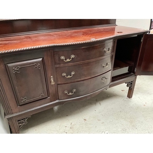 444 - VINTAGE MAHOGANY BOW FRONT SIDEBOARD WITH 3 CENTRAL DRAWERS FLANKED BY 2 DOORS AND PIE CRUST DECORAT... 