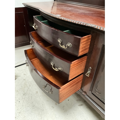 444 - VINTAGE MAHOGANY BOW FRONT SIDEBOARD WITH 3 CENTRAL DRAWERS FLANKED BY 2 DOORS AND PIE CRUST DECORAT... 