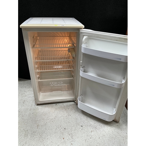 452 - BEKO UNDER COUNTER FRIDGE H34