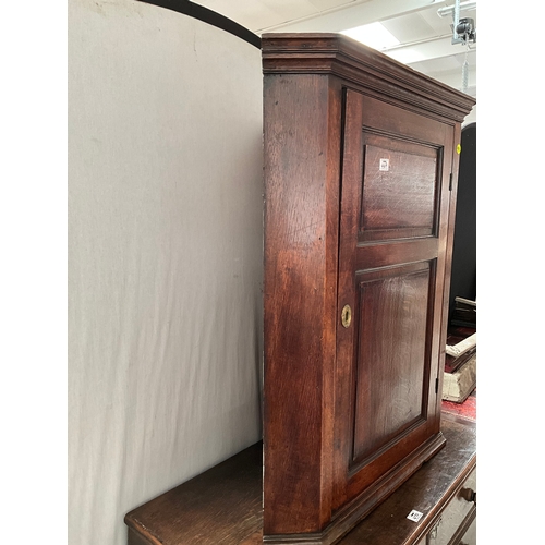 469 - GEORGIAN OAK WALL HANGING CORNER CABINET WITH 2 PANELS TO DOOR H40