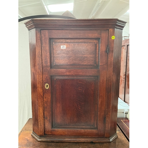 469 - GEORGIAN OAK WALL HANGING CORNER CABINET WITH 2 PANELS TO DOOR H40