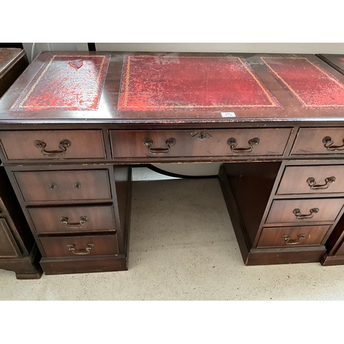 472 - REPRODUCTION MAHOGANY TWIN PEDESTAL KNEEHOLE DESK - HANDLE MISSING H29