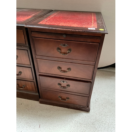 472 - REPRODUCTION MAHOGANY TWIN PEDESTAL KNEEHOLE DESK - HANDLE MISSING H29