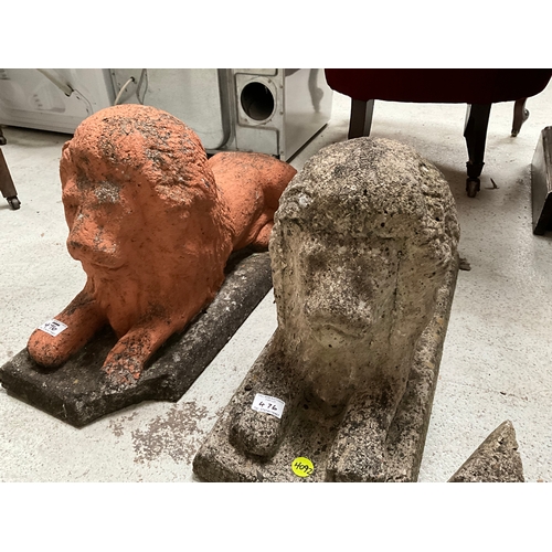 476 - PAIR OF VINTAGE CONCRETE LION GARDEN ORNAMENTS A/F H15