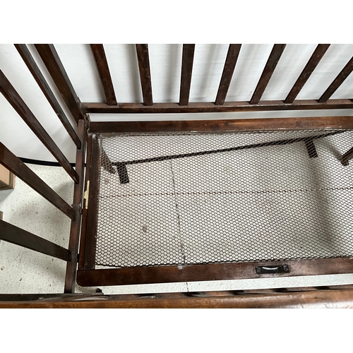 477 - VINTAGE FOLDING COT H42