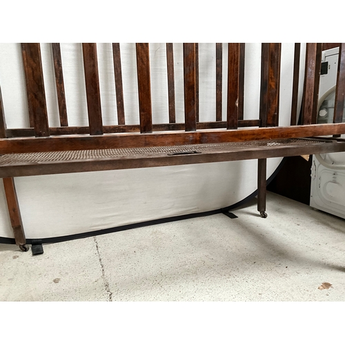 477 - VINTAGE FOLDING COT H42