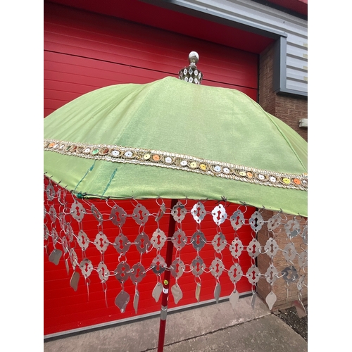 1 - *******lot withdrawn by vendor******VINTAGE DECORATIVE PARASOL IN CAST IRON STAND (ITEM 183) 93