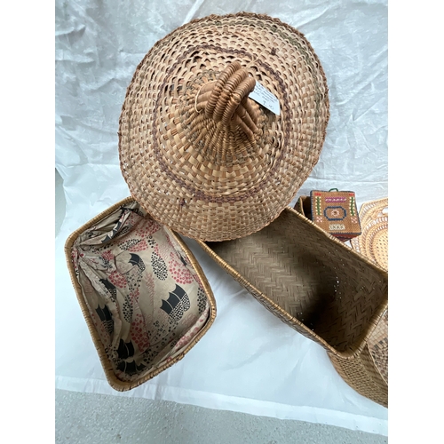 15 - *******lot withdrawn by vendor******QTY OF WICKER VINTAGE BASKETS, HATS, LAMPSHADES (ITEM 160)