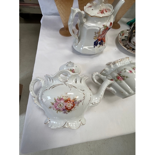 18 - *******lot withdrawn by vendor******BOX OF CHINA TO INCLUDE TEAPOTS, 4 ITALIAN GLASS ICE CREAM CONES... 