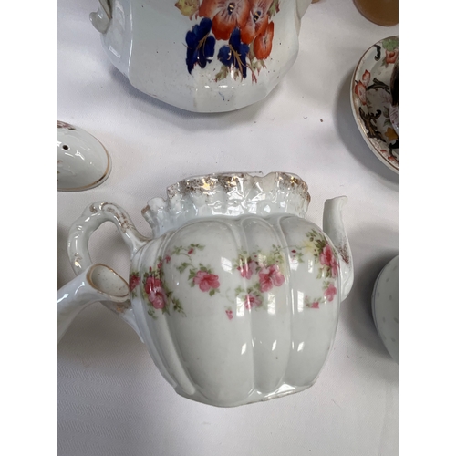 18 - *******lot withdrawn by vendor******BOX OF CHINA TO INCLUDE TEAPOTS, 4 ITALIAN GLASS ICE CREAM CONES... 