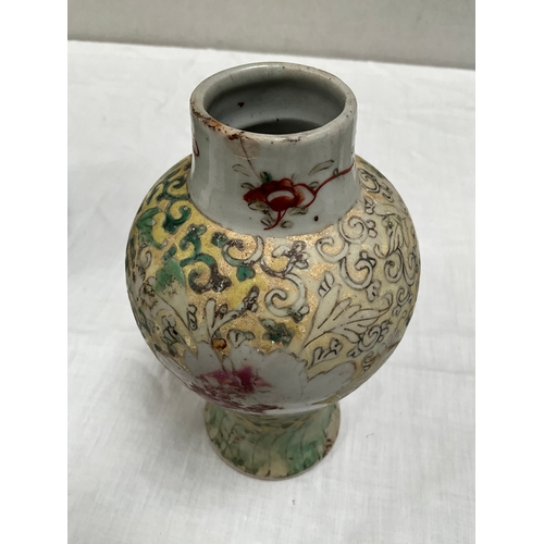 26 - *******lot withdrawn by vendor******BOX OF ORIENTAL AND OTHER CERAMICS TO INCLUDE VASES, TEAPOTS ETC... 