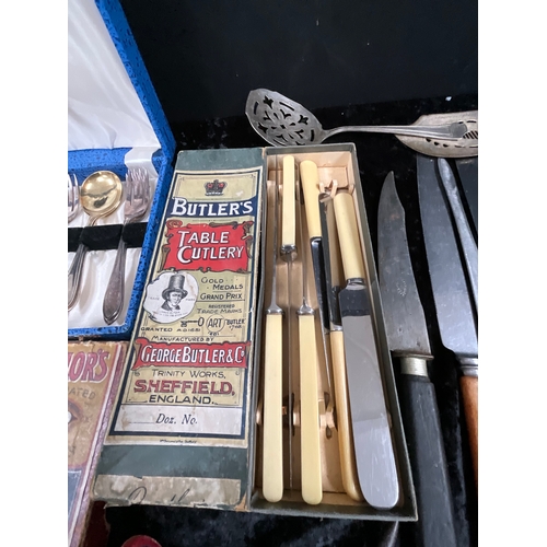 40 - *******lot withdrawn by vendor******BOX OF VINTAGE CUTLERY TO INCLUDE CASED EXAMPLES (ITEM 112)