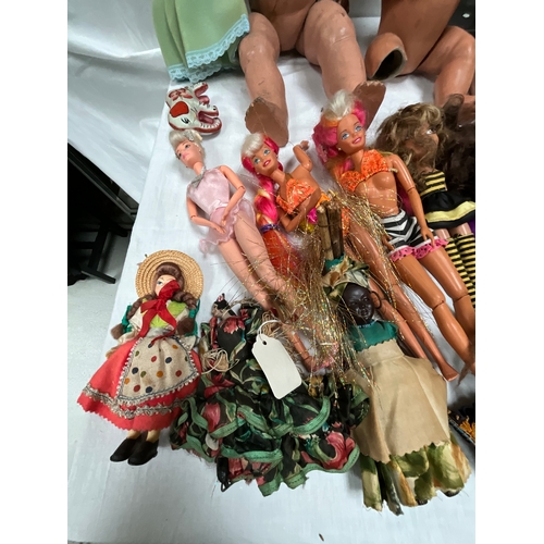 45 - *******lot withdrawn by vendor******QTY OF VINTAGE DOLLS (ITEM 122)