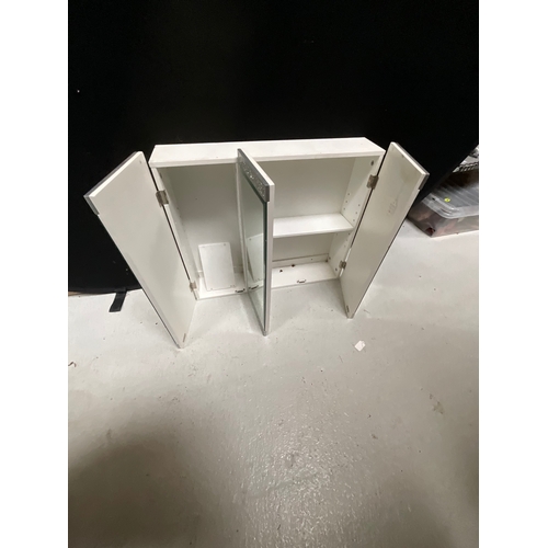 46 - *******lot withdrawn by vendor******MODERN 3 DOOR MIRRORED BATHROOM CABINET (ITEM 189) H23