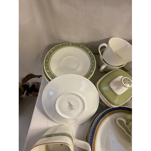 72 - *******lot withdrawn by vendor******2 BOXES OF CHINA TO INCLUDE VICTORIAN BLUE & WHITE, ROYAL DOULTO... 