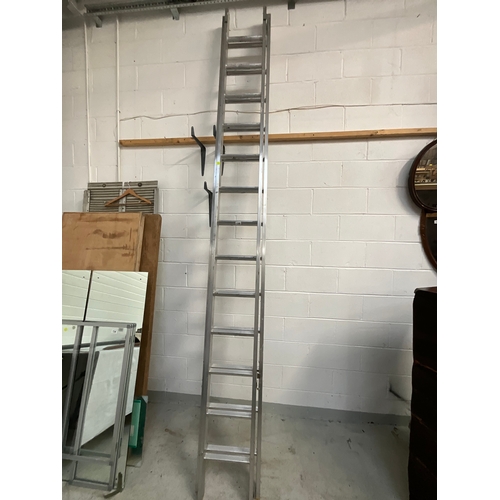 136 - ALUMINIUM DOUBLE EXTENDING LADDER