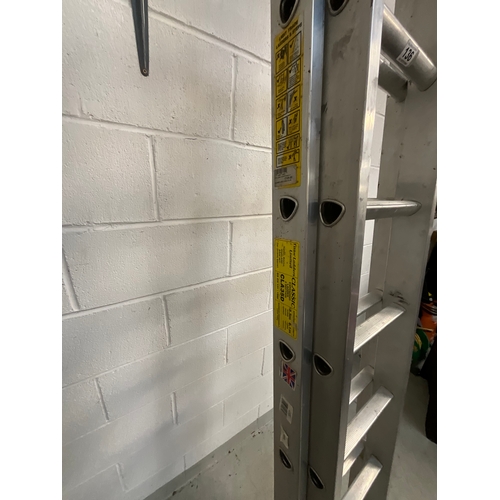 136 - ALUMINIUM DOUBLE EXTENDING LADDER