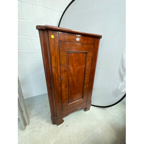 139 - VICTORIAN MAHOGANY FLOOR STANDING CORNER CUPBOARD C/W KEY H53