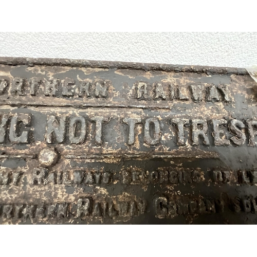 165 - VINTAGE CAST IRON GREAT NORTHERN RAILWAY TRESPASS SIGN 28