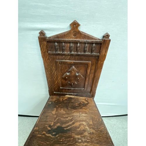 172 - EDWARDIAN OAK HALL CHAIR