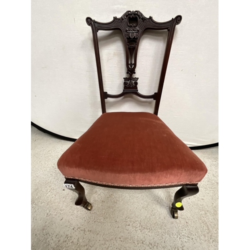 174 - EDWARDIAN MAHOGANY NURSING CHAIR WITH UPHOLSTERED SEAT ON ORIGINAL BRASS CASTORS - SEAT HEIGHT 13