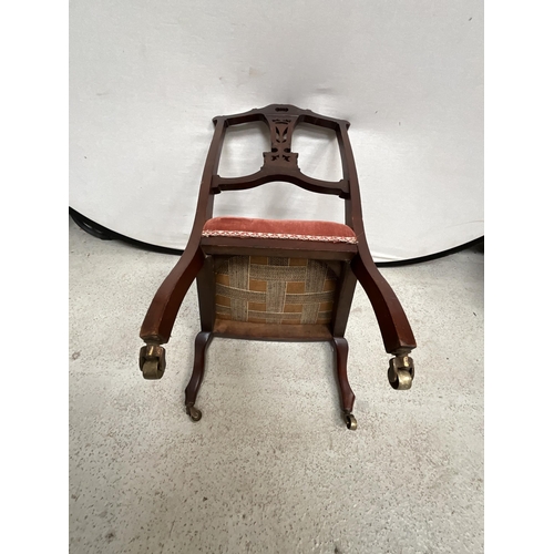 174 - EDWARDIAN MAHOGANY NURSING CHAIR WITH UPHOLSTERED SEAT ON ORIGINAL BRASS CASTORS - SEAT HEIGHT 13