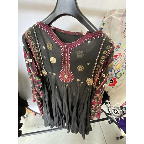 265D - *******lot withdrawn by vendor******QTY OF VINTAGE EMBROIDERED DRESSES, BLOUSES ETC