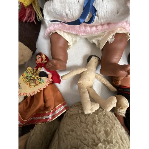 286 - *******lot withdrawn by vendor******2 BOXES OF VINTAGE TOYS AND DOLLS (ITEM 128,144)