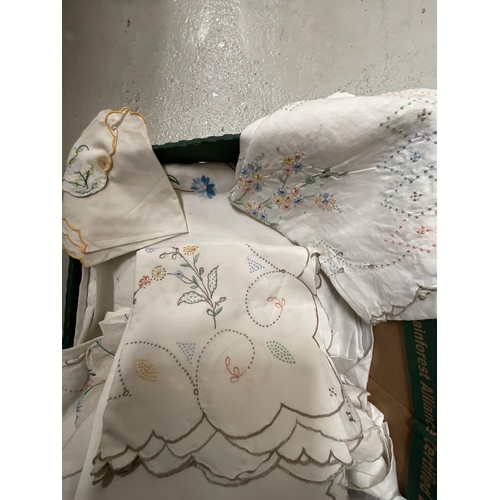 287 - *******lot withdrawn by vendor******4 BOXES OF VINTAGE LINEN, LACE AND EMBROIDERED ITEMS, QUILTS, CU... 