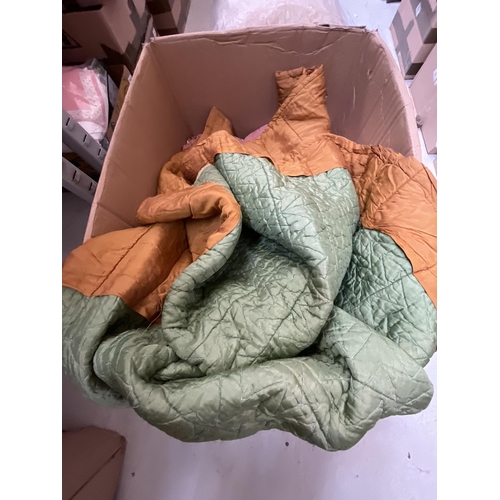 287 - *******lot withdrawn by vendor******4 BOXES OF VINTAGE LINEN, LACE AND EMBROIDERED ITEMS, QUILTS, CU... 