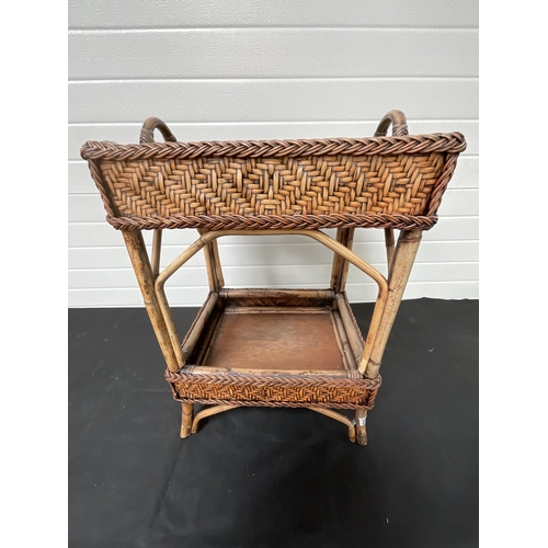 289 - *******lot withdrawn by vendor******WICKER CONSERVATORY STAND/TABLE (ITEM 164) H28