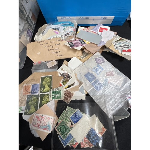 306 - *******lot withdrawn by vendor******QTY OF LOOSE STAMPS (ITEM 46)