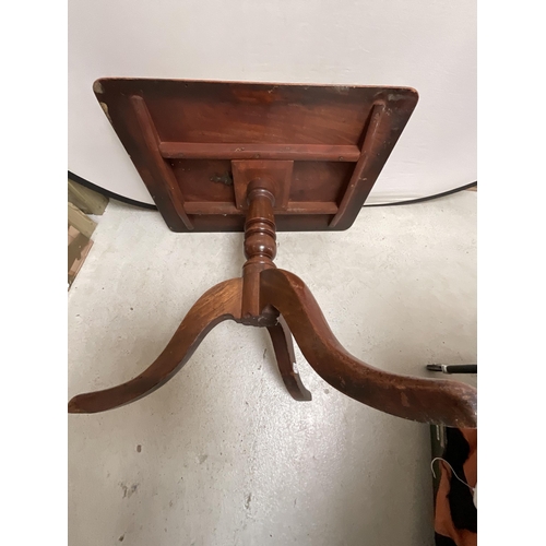 313 - GEORGIAN MAHOGANY TRIPOD PEDESTAL WINDOW TABLE H28