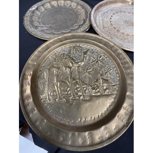 320 - *******lot withdrawn by vendor******QTY OF INDIAN BRASS TRAYS AND PLAQUES DIA 13.5