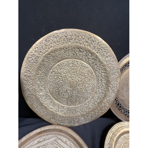 320 - *******lot withdrawn by vendor******QTY OF INDIAN BRASS TRAYS AND PLAQUES DIA 13.5