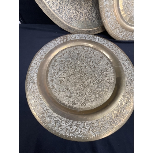 322 - *******lot withdrawn by vendor******QTY OF INDIAN BRASS TRAYS, PLAQUES AND PLATES - DIA 19