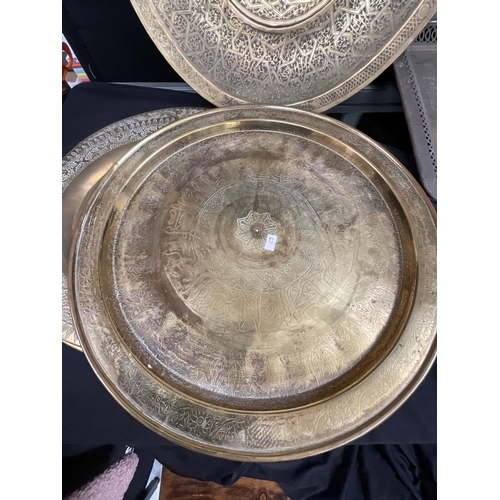 322 - *******lot withdrawn by vendor******QTY OF INDIAN BRASS TRAYS, PLAQUES AND PLATES - DIA 19