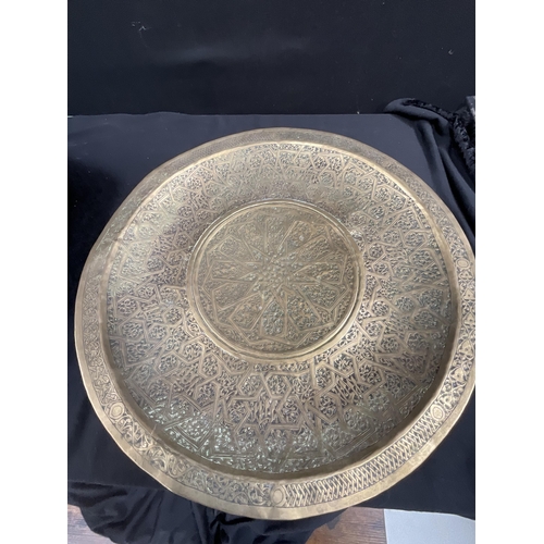 322 - *******lot withdrawn by vendor******QTY OF INDIAN BRASS TRAYS, PLAQUES AND PLATES - DIA 19