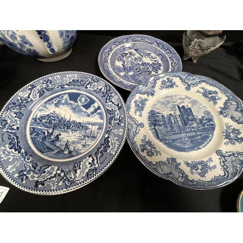 331 - BOX OF BLUE/WHITE CHINA TO INCLUDE WILLOW PATTERN ,MINTON ETC - SOME A/F