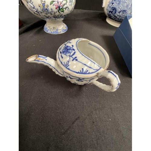 331 - BOX OF BLUE/WHITE CHINA TO INCLUDE WILLOW PATTERN ,MINTON ETC - SOME A/F