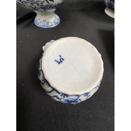 331 - BOX OF BLUE/WHITE CHINA TO INCLUDE WILLOW PATTERN ,MINTON ETC - SOME A/F