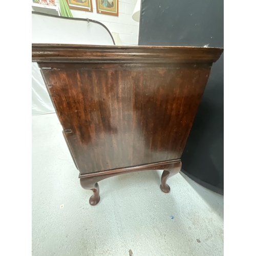 332 - 19TH CENTURY MAHOGANY 2 DRAWER CHEST ON CABRIOLE LEGS H30