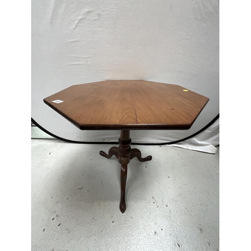 340 - GEORGIAN MAHOGANY TRIPOD PEDASTAL TABLE H28