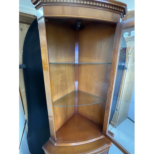 354 - MODERN MAHOGANY CORNER CABINET WITH GLASS DOOR TO TOP H70