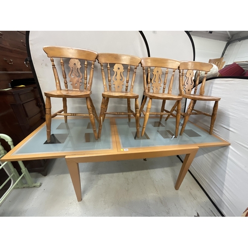 368 - MODERN BEECH GLASS TOPPED EXTENDING KITCHEN TABLE AND 4 BEECH FARMHOUSE CHAIRS H30