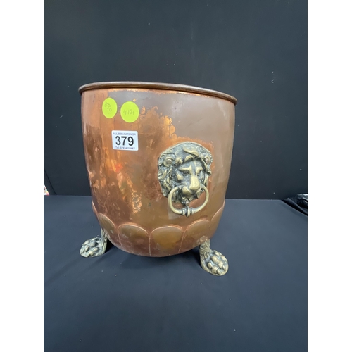 379 - COPPER COAL BUCKET ON CLAW FEET WITH LIONS HEAD HANDLES H14.5